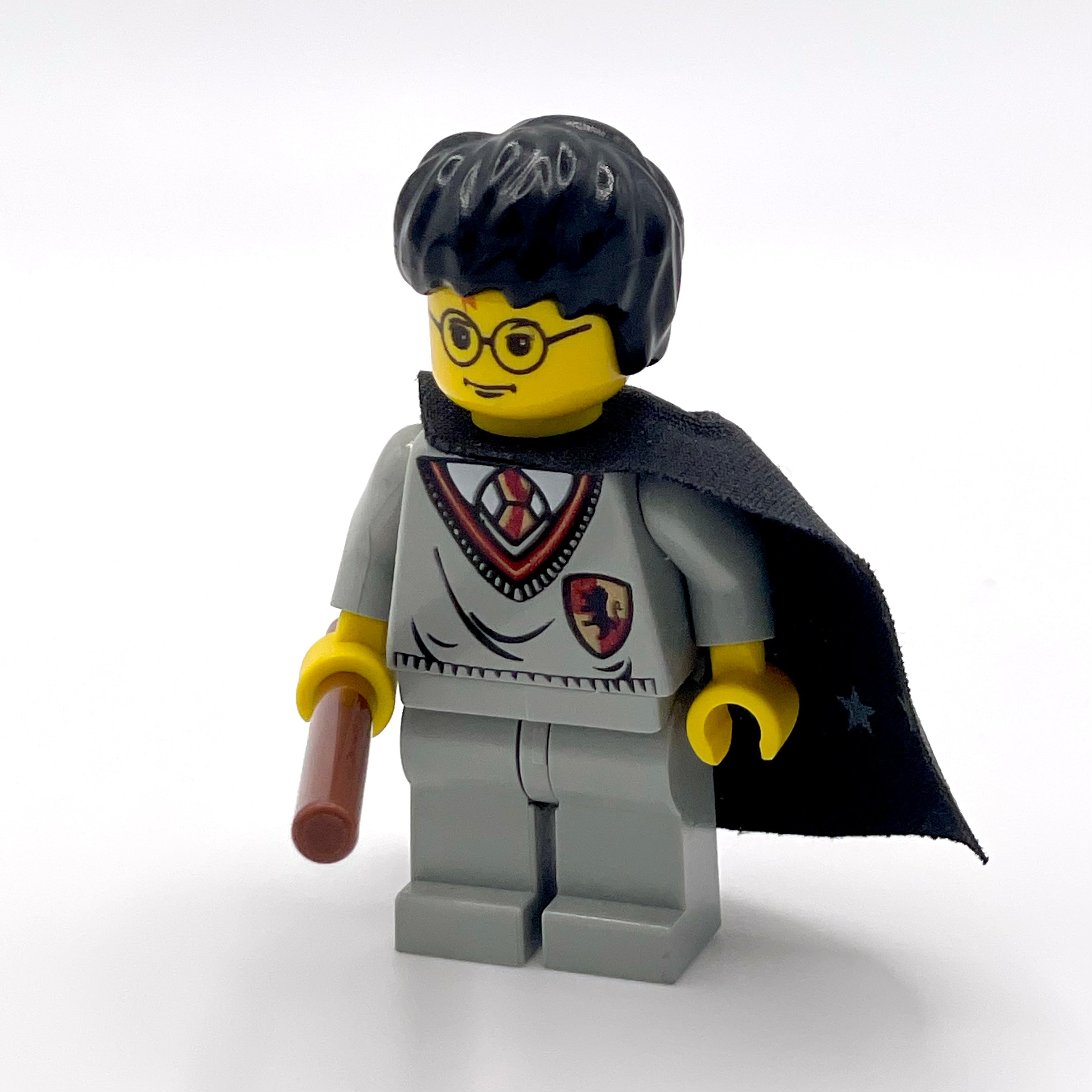 Harry Potter - Gryffindor Shield Torso, Light Gray Legs, Black Cape with Stars