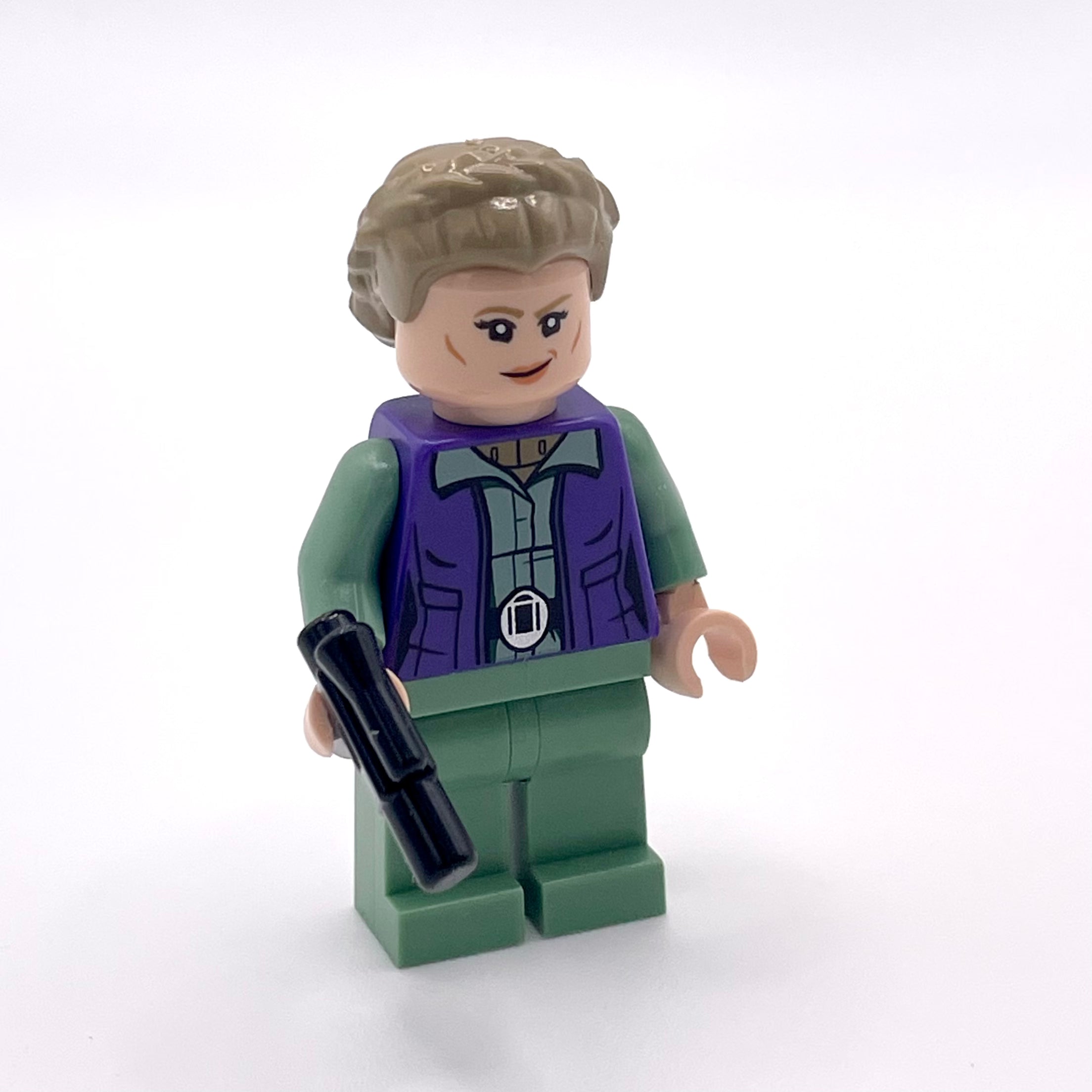 General Leia (Dark Tan Turtleneck, Detailed Vest)
