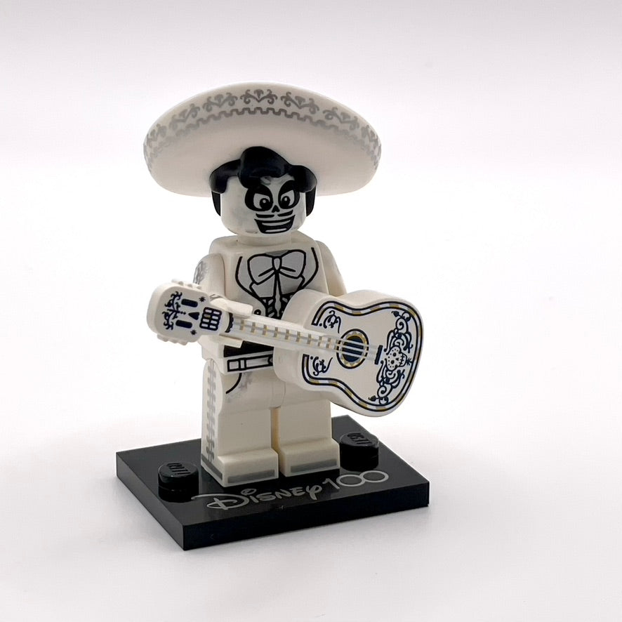 Ernesto de la Cruz, Disney 100 (Complete Set with Stand and Accessories)