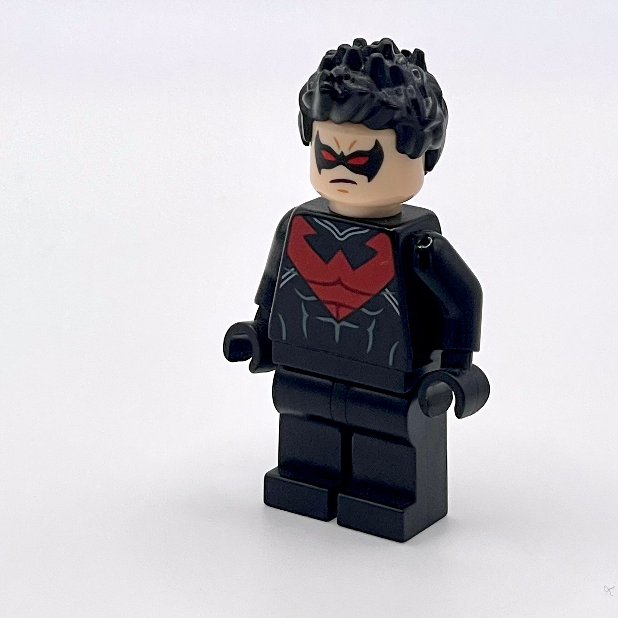 Nightwing - Red Eye Holes and Chest Symbol
