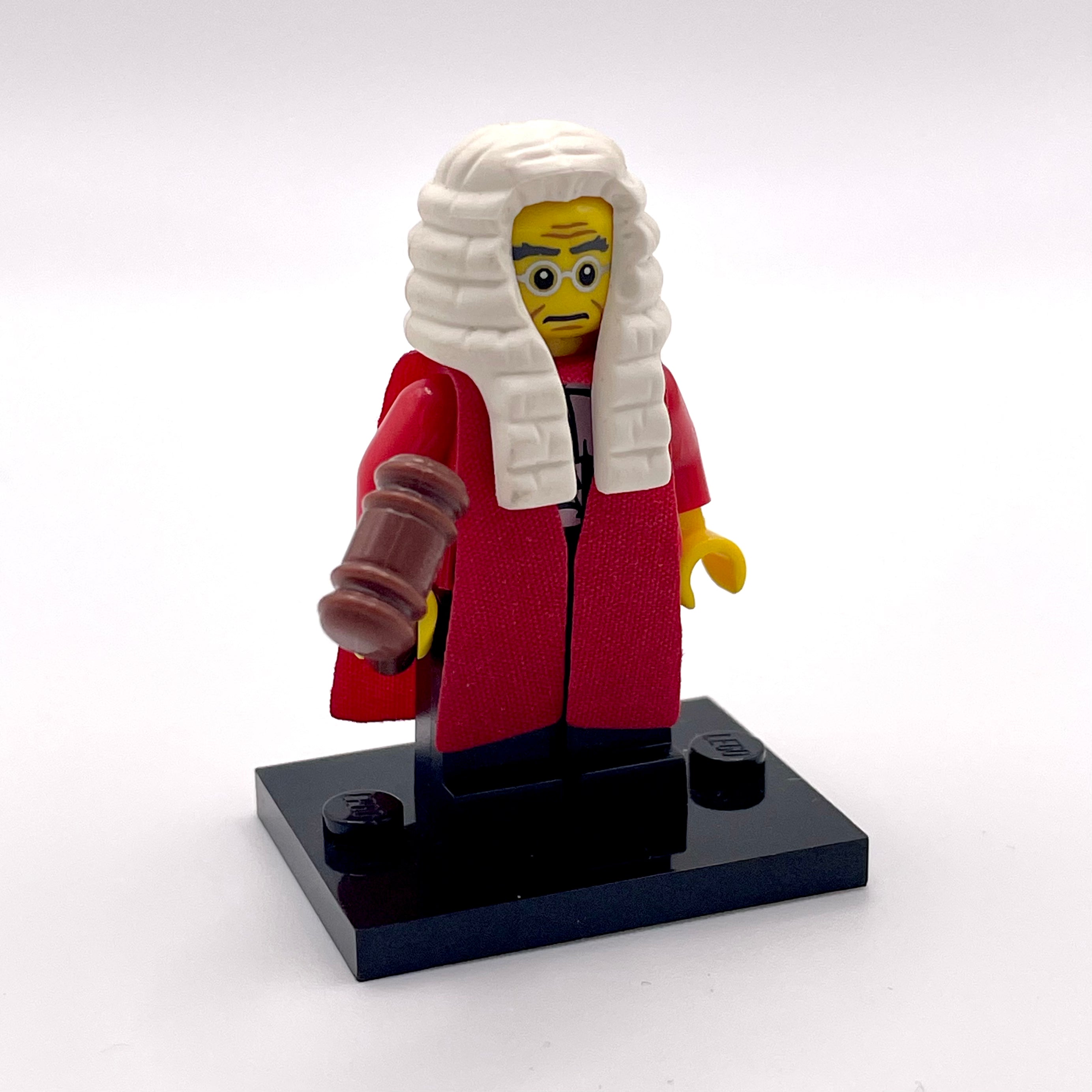 Judge, Series 9 (Complete Set with Stand and Accessories)