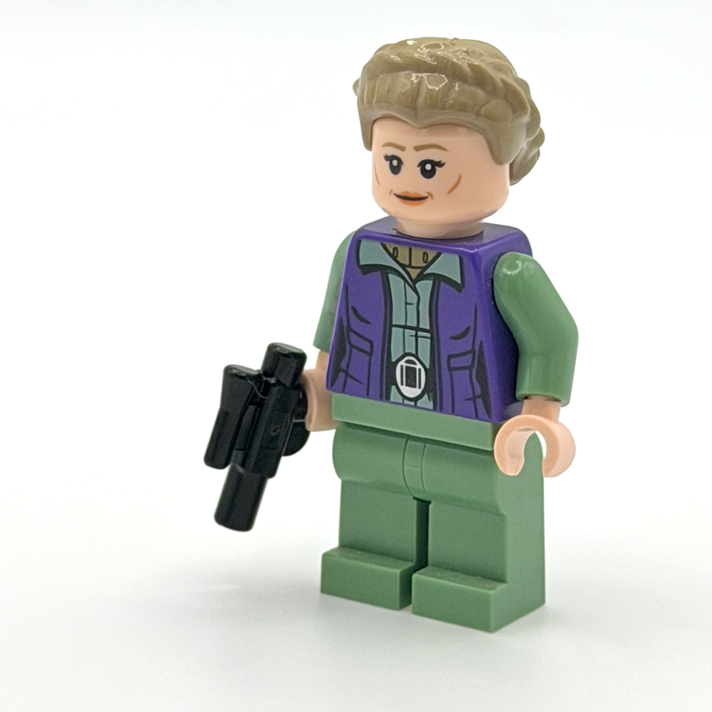 General Leia (Dark Tan Turtleneck, Detailed Vest)