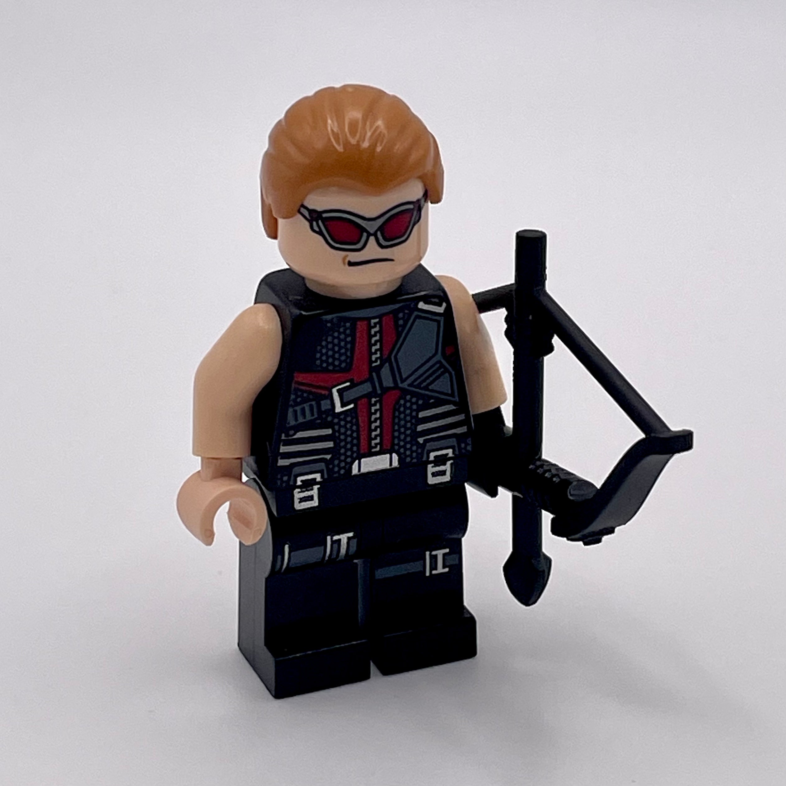 Hawkeye - Black and Dark Red Suit, Medium Nougat Hair