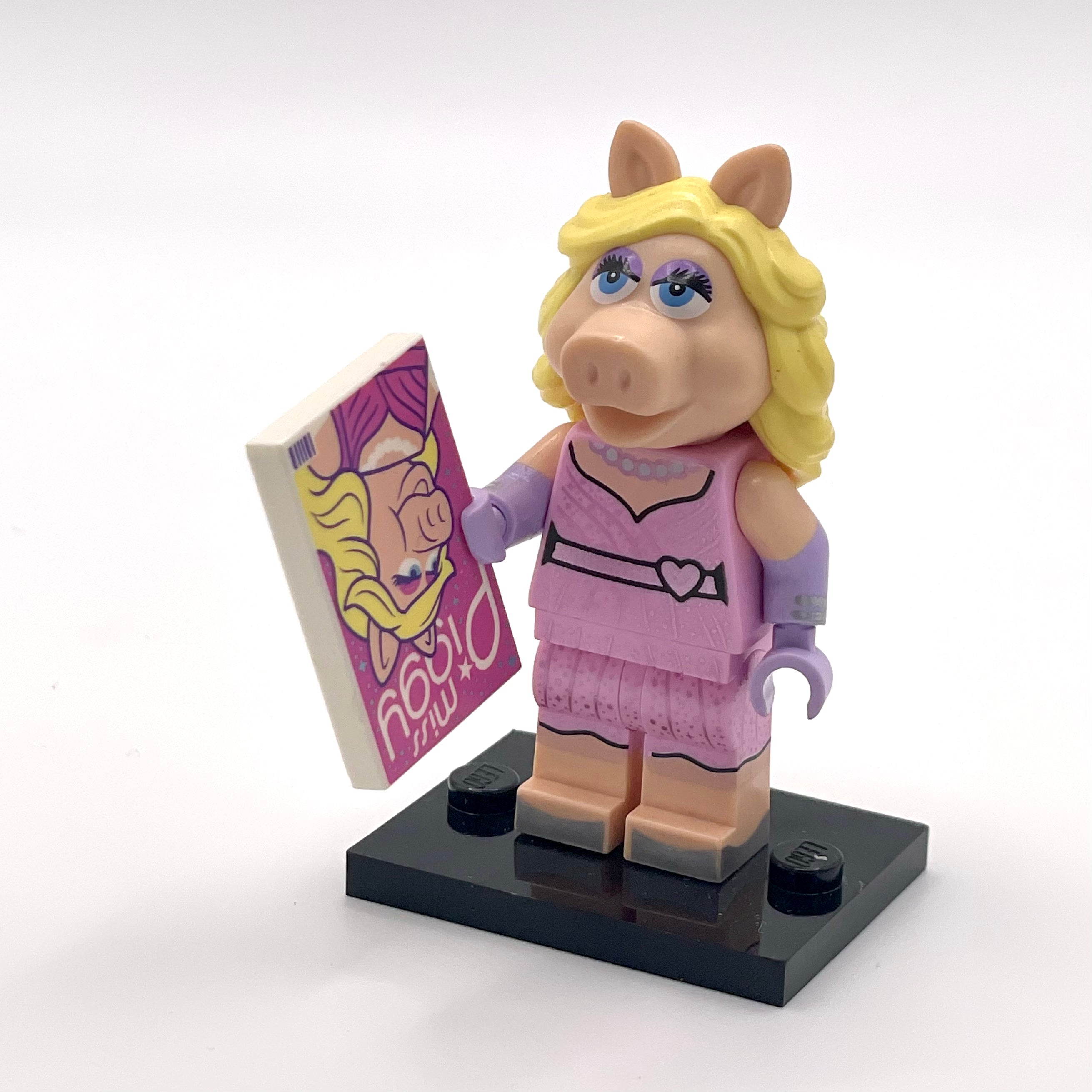 Miss Piggy, The Muppets (Complete Set with Stand and Accessories)
