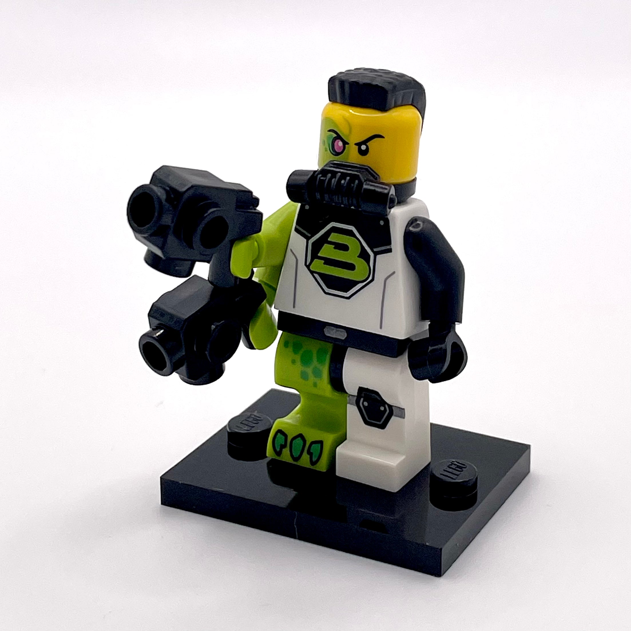 Blacktron Mutant, Series 26 (Complete Set with Stand and Accessories)