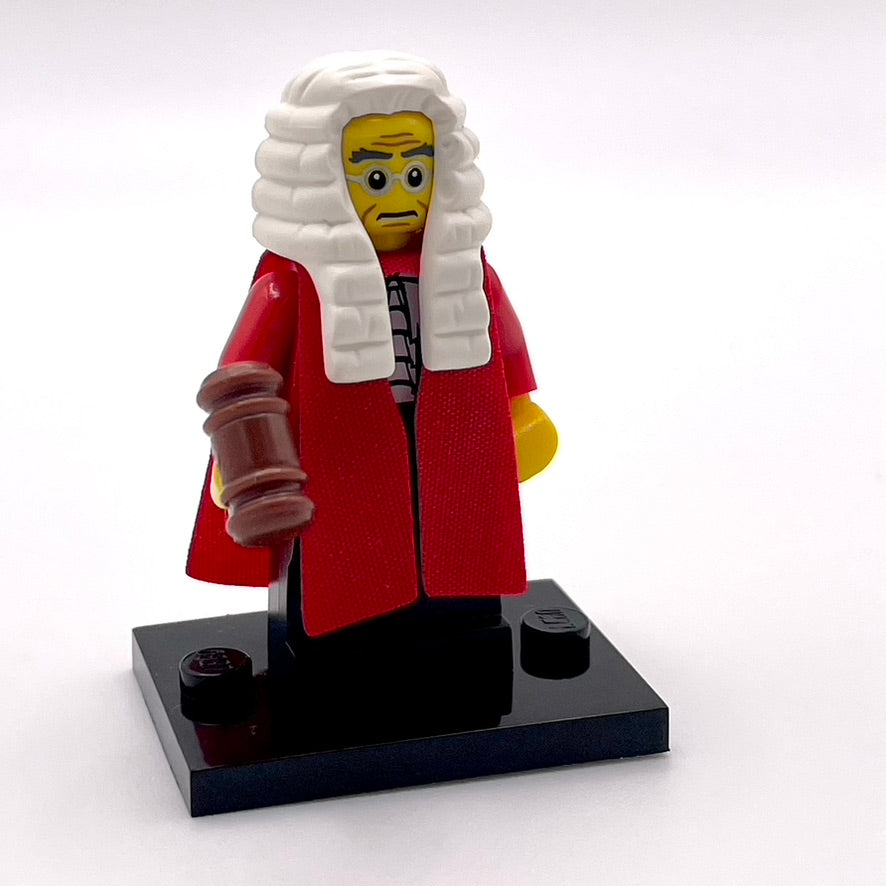 Judge, Series 9 (Complete Set with Stand and Accessories)
